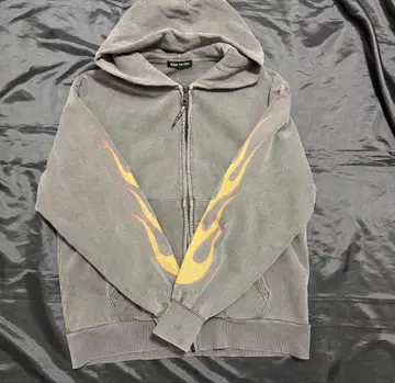 룰 더 페이트 후드티