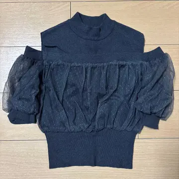 dazzlin 다크 그레이 오프숄더 니트 스웨터