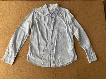 라이트 블루 버튼업 셔츠 팔꿈치 패치 포함