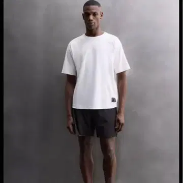 ZARA 테크니컬 패치 T셔츠