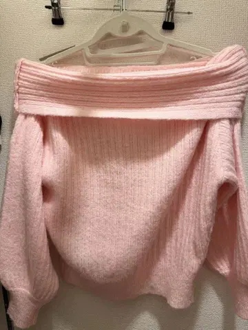 dazzlin 핑크 오프숄더 니트 F