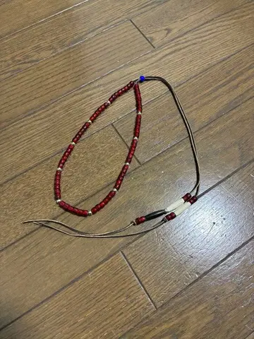 화이트하트 핸드메이드 비즈 목걸이