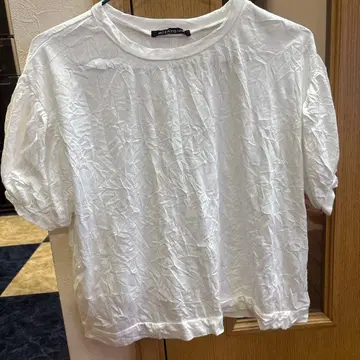 미즈이로 인드 화이트 블라우스 주름 가공 와셔 반팔