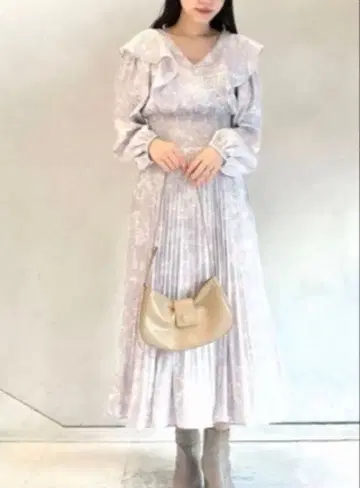 [새상품급] SNIDEL 새틴 자카드 프린트 원피스 롱 원피스 완판