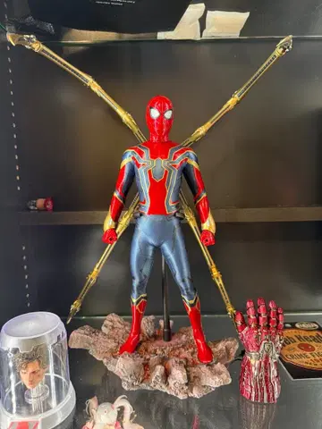 핫토이즈 아이언 스파이더 아티산