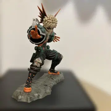 ARTFX J 나의 히어로 아카데미아 바쿠고 카츠키 피규어