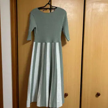 그린 계열 스트라이프 니트 원피스 긴팔