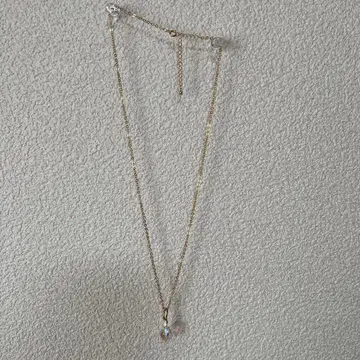 스와로브스키 유리로 만든 반짝임이 멋진 핸드메이드 목걸이