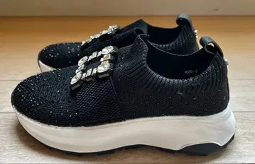 STACCATO 블랙 스톤 장식 스니커즈