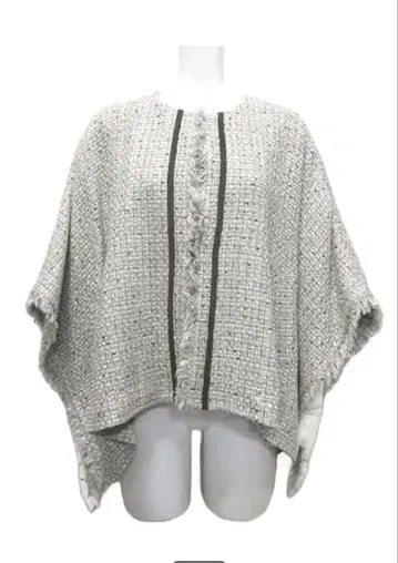 그레이 계열 트위드 판초 오쿠사 나오코 씨 착용