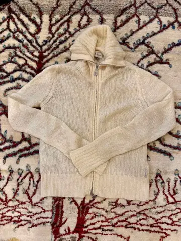 MONCLER 크림색 집업 니트