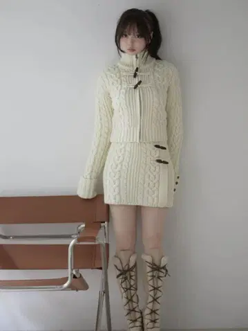 ANDMARY Kelly 토글 니트