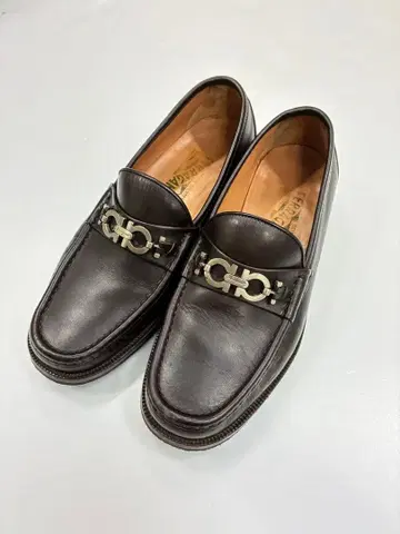 페라가모 다크 브라운 로퍼 7EE