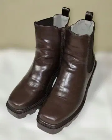 VIVIAN 브라운 가죽 사이드 고어 통굽 부츠