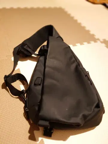 KINGSLONG 블랙 슬링백