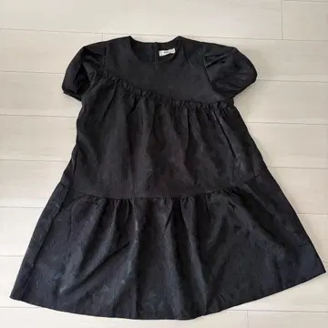 Bibiy. 블랙 프릴 반팔 미니 원피스