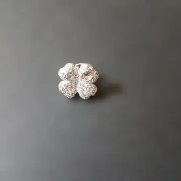 실버 꽃 모양 브로치 파베 클로버