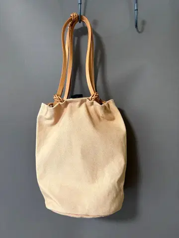 KAMARO'AN 베이지 복조리형 숄더백