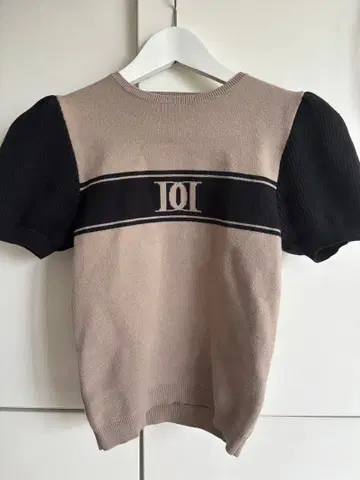 Darich 다리치 DD 로고 바이컬러 니트탑 베이지