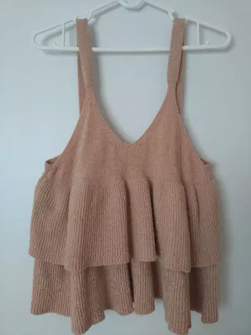 LOWRYS FARM 프릴 장식 베이지 리브 뷔스티에