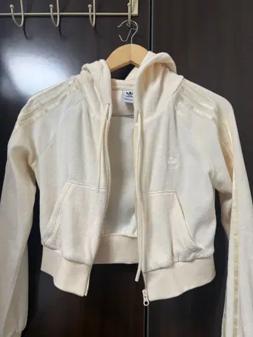 adidas 크림색 후드 부착 후드티