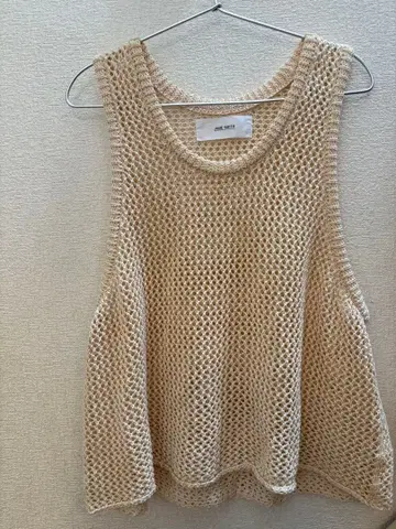 JANE SMITH 메쉬 슬리브리스 상의