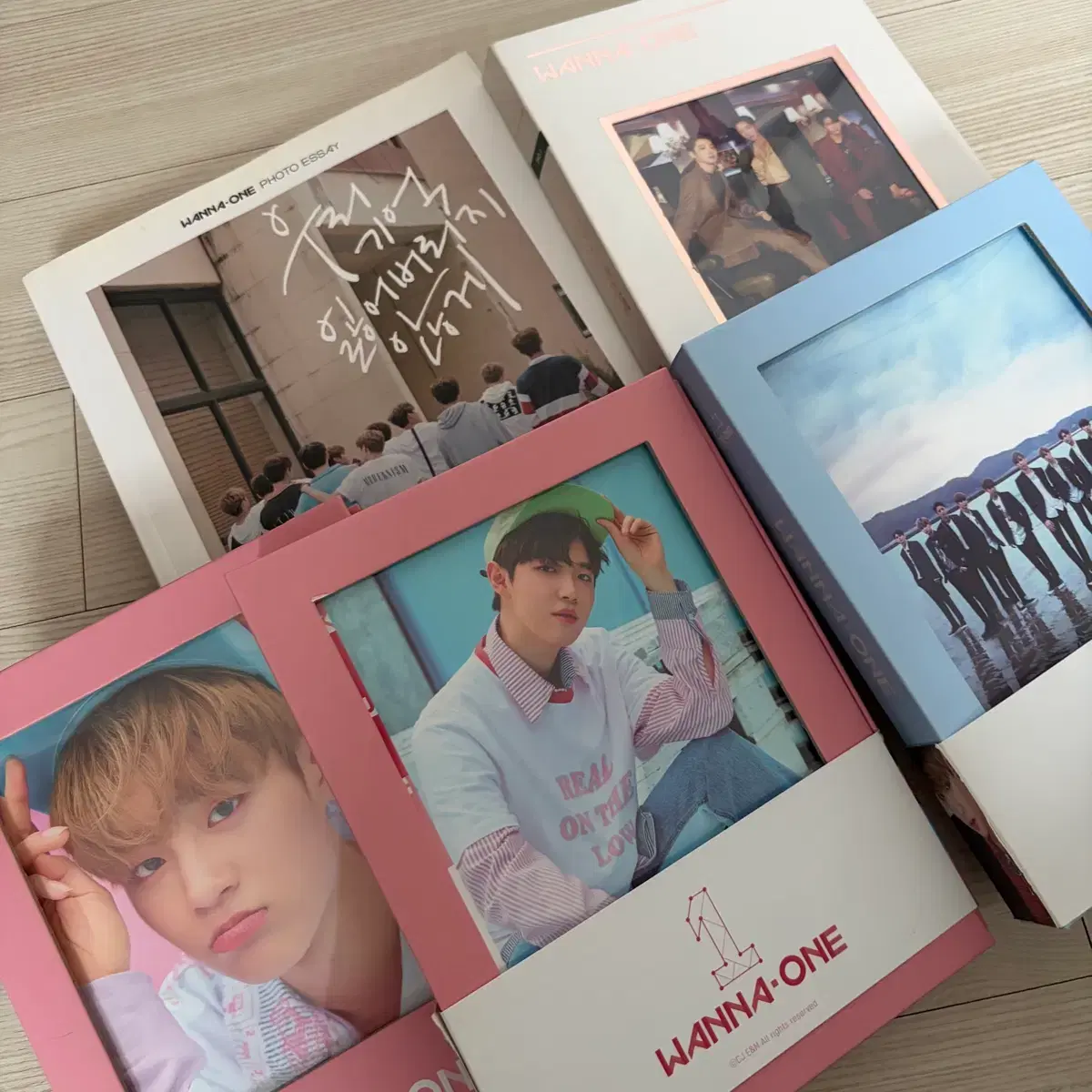 Le Sserafim Peaches Blanket sell Kim Chaewon Huh Yunjin Hong