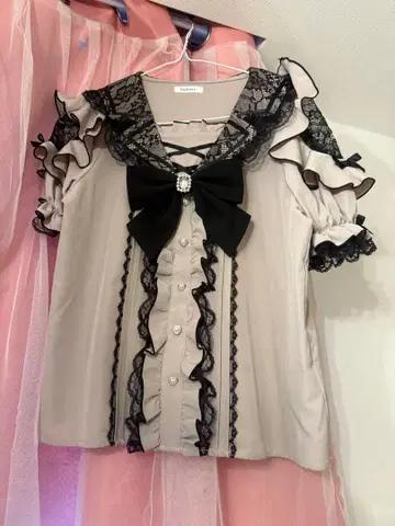 노에미 반팔 상의