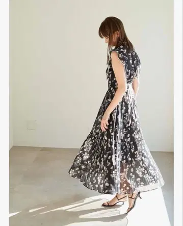 스나이델 Sustainable 바이컬러 플리츠 원피스 꽃무늬