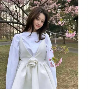 새상품급 Bibiy ALEXA FLOWER ROMPERS