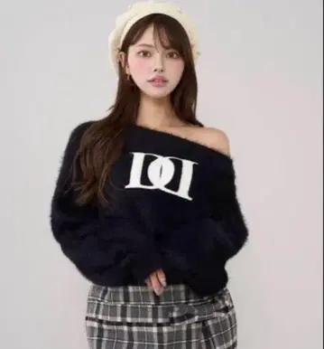 다리치 DD 로고 원숄더 니트탑