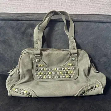 TRES 스터드 장식 그레이 핸드백