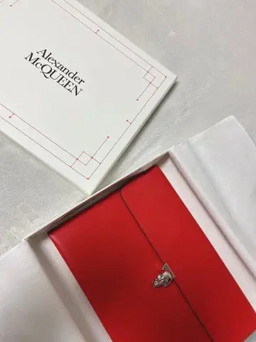 Alexander McQueen 레드 클러치백