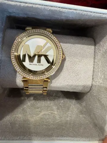 MICHAEL KORS 골드 MK 로고 손목시계