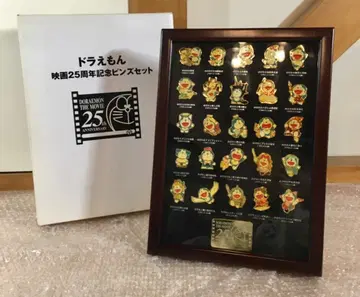 300개 한정판 도라에몽 영화 25주년 기념 핀즈 세트 2004