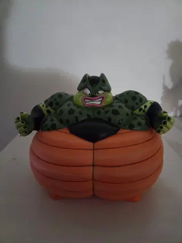 자폭 셀 피규어