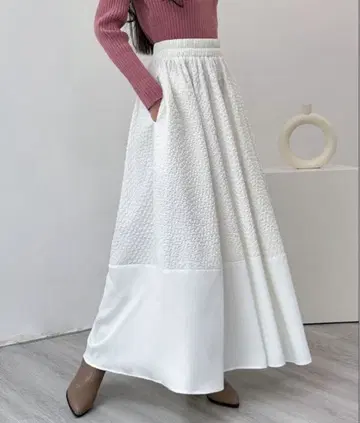 [ ECLIN ] 미사용 퍼프 자카드 절개 플레어 롱 스커트 화이트 봄