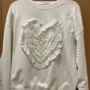Poppy 하트 프릴 화이트 맨투맨