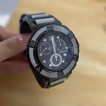 Swarovski 블랙 쿼츠 손목시계