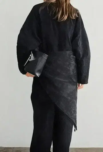 ETRE TOKYO 자수 스카프 [블랙]