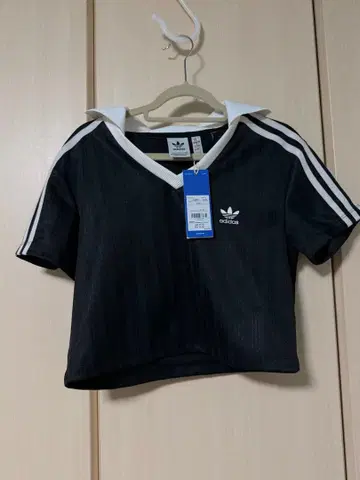 adidas 블랙 V넥 크롭 피케 셔츠 L 사이즈