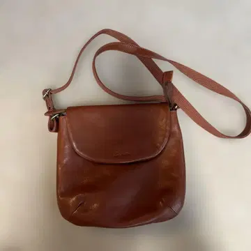 Dakota 브라운 숄더백