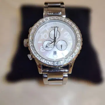 초레어 NIXON 실버 아날로그 크로노그래프 손목시계