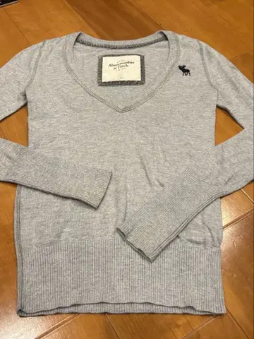 아바클로(Abercrombie & Fitch) V넥 그레이 코튼 스웨터