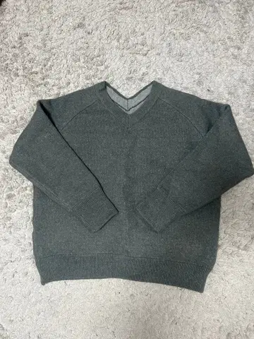 펠리시모 그레이 V넥 스웨터