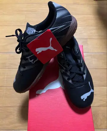PUMA 블랙 축구화
