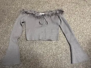 Chico 퍼 오프숄더 디자인 니트