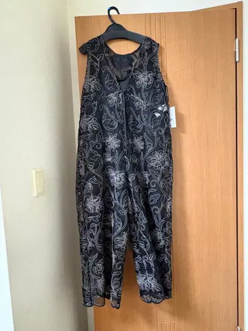 AMERI 2WAY SILHOUETTE V NECK ROMPERS