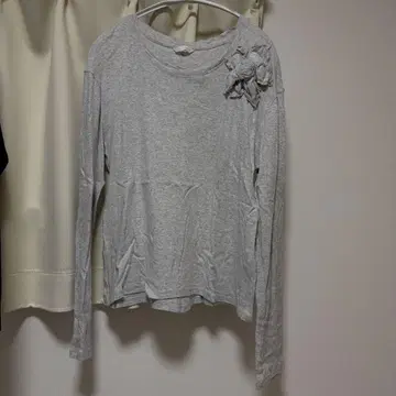 ZARA 그레이 긴팔 티셔츠 플라워 장식