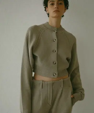 하이넥 컴팩트 니트 가디건 etre tokyo